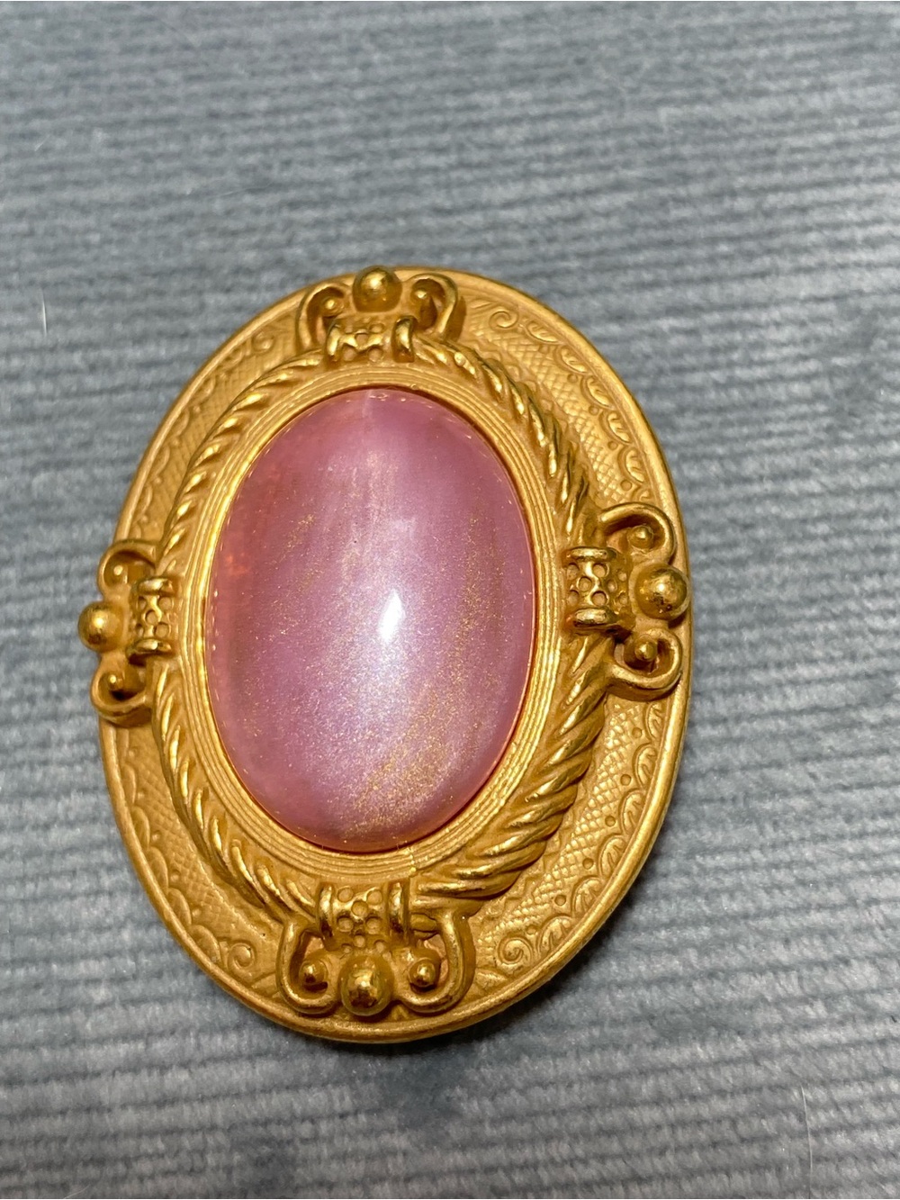 Gold-Tone Pink Lucite Cabochon Oval Brooch Vintage Look